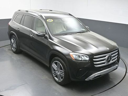 Used 2025 Mercedes-Benz GLS 450 4MATIC image 43