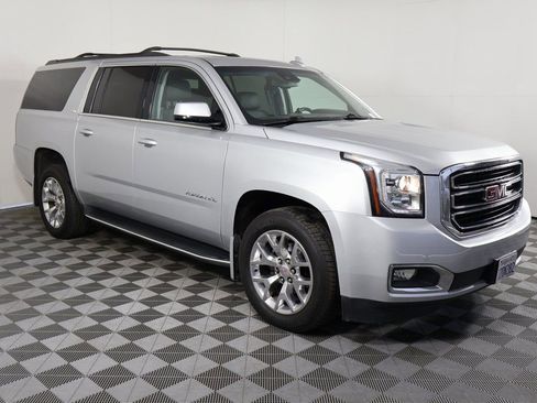 Used 2017 GMC Yukon XL SLT w/ Open Road Package image 3