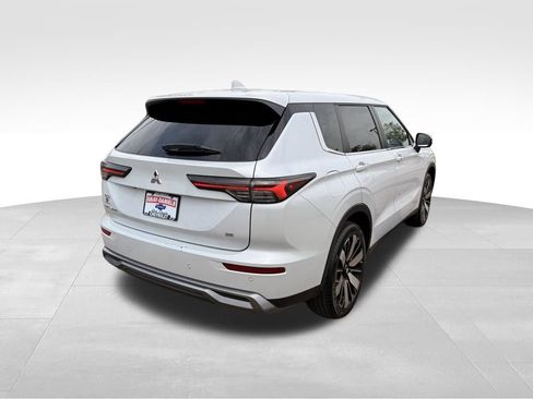 Used 2025 Mitsubishi Outlander SE FWD image 6