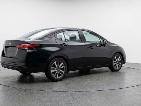 Used 2025 Nissan Versa SV image 9