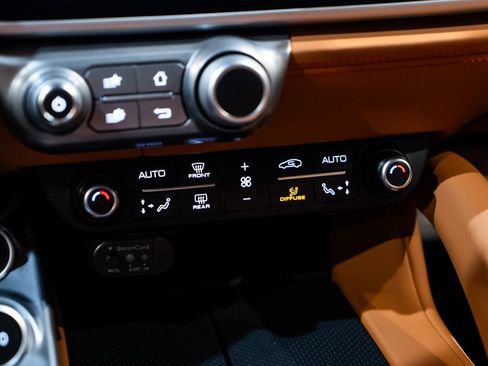 Used 2018 Ferrari GTC4Lusso AWD/4WD image 42