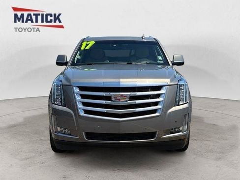 Used 2017 Cadillac Escalade ESV Luxury AWD/4WD image 2