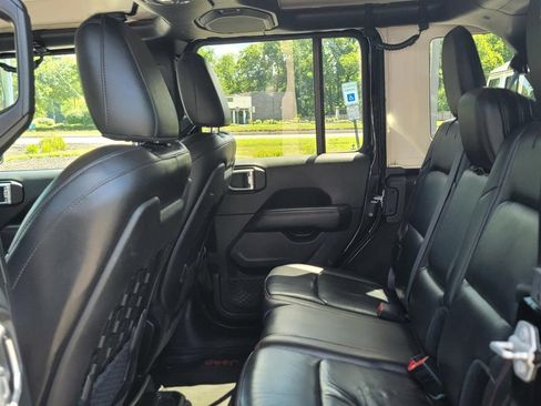 Used 2018 Jeep Wrangler Unlimited Rubicon w/ Dual Top Group AWD/4WD image 35