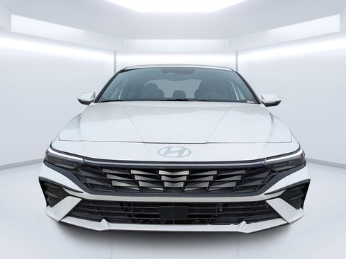 New 2025 Hyundai Elantra Limited FWD image 8