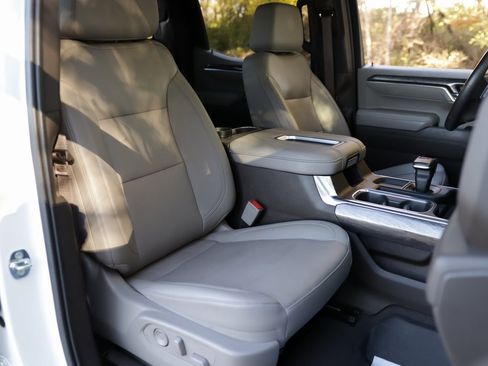 Used 2022 Chevrolet Silverado 1500 LTZ image 32