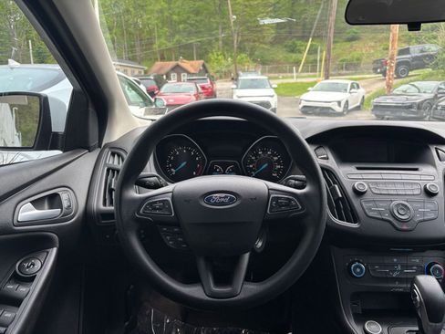 Used 2017 Ford Focus SE FWD image 32