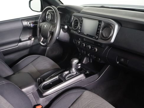 Used 2022 Toyota Tacoma TRD Off-Road AWD/4WD image 24