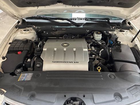 Used 2008 Cadillac DTS FWD image 33