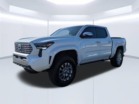 Used 2025 Toyota Tacoma Limited image 7