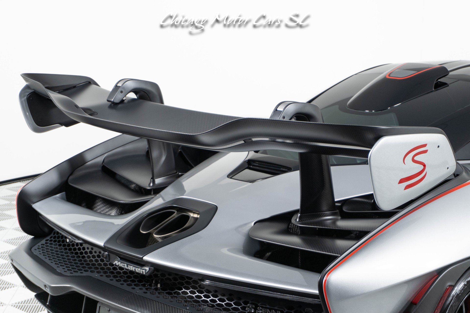 Used 2019 McLaren Senna RWD image 18