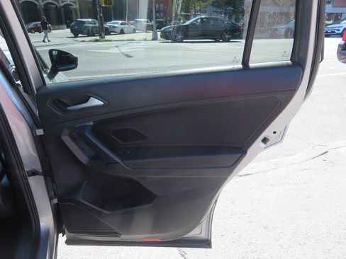 Used 2019 Volkswagen Tiguan SE w/ Panoramic Sunroof Package AWD/4WD image 32
