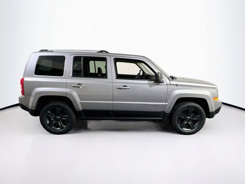 Used 2017 Jeep Patriot High Altitude AWD/4WD image 4