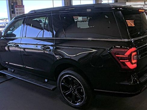Used 2023 Ford Expedition Max Limited AWD/4WD image 4