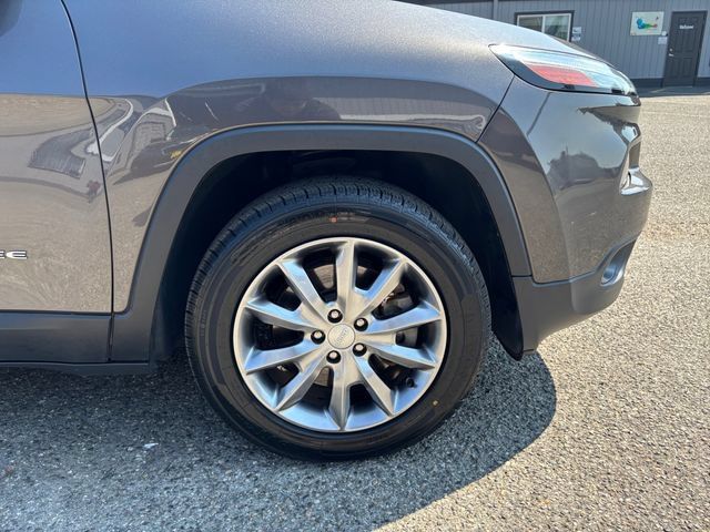 Used 2018 Jeep Cherokee Limited AWD/4WD image 28