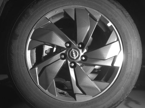 Used 2025 Nissan Rogue SV FWD image 15