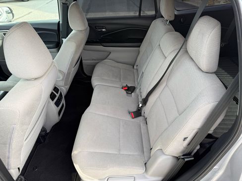 Used 2017 Honda Pilot EX image 13