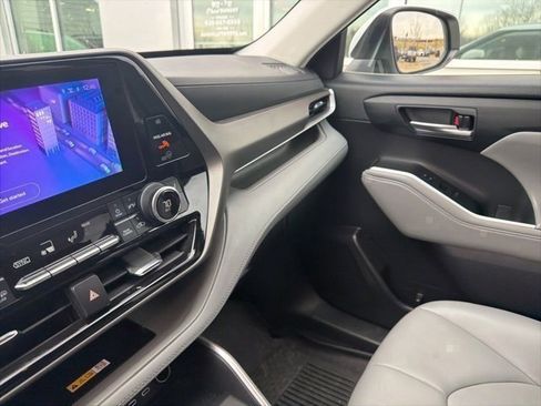 Used 2023 Toyota Highlander XLE image 5
