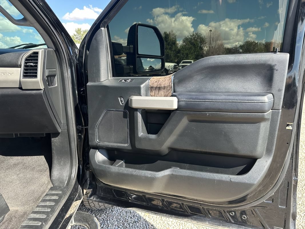 Used 2018 Ford F250 Lariat w/ Lariat Value Package AWD/4WD image 14