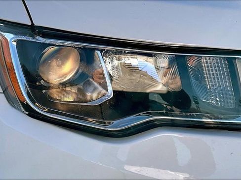 Used 2019 Jeep Grand Cherokee Limited image 28