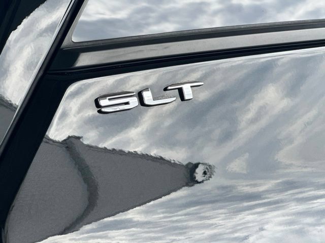 Used 2024 GMC Terrain SLT AWD/4WD image 8