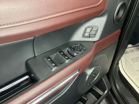 Used 2024 Ford Expedition Limited image 17