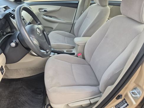 Used 2013 Toyota Corolla LE FWD image 16