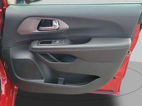 New 2027 Chrysler Pacifica Select FWD image 23