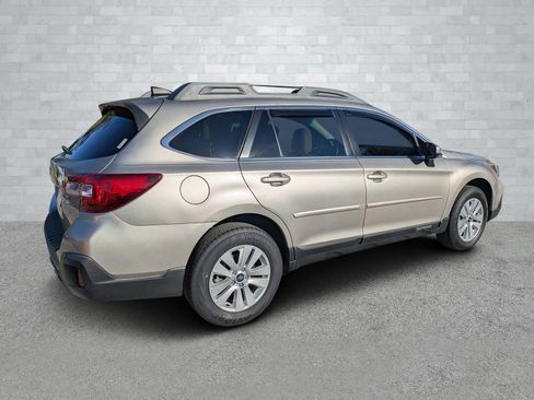 Used 2019 Subaru Outback 2.5i Premium image 5