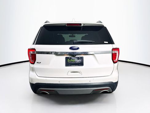 Used 2017 Ford Explorer XLT w/ Equipment Group 202A FWD image 7