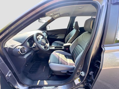 Used 2023 Nissan Kicks SR w/ SR Premium Package FWD image 22