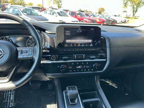 Used 2023 Nissan Pathfinder SL image 12