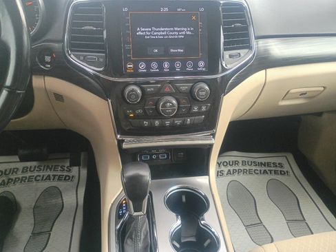 Used 2022 Jeep Grand Cherokee Laredo E w/ Security & Convenience Group AWD/4WD image 15