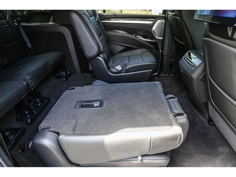 Used 2025 Cadillac Escalade ESV V AWD/4WD image 16