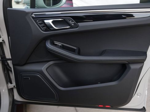 New 2025 Porsche Macan image 35