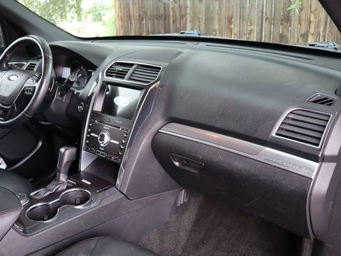 Used 2017 Ford Explorer Sport AWD/4WD image 17