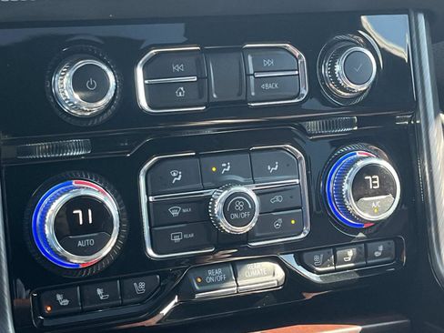 Used 2024 GMC Yukon Denali Ultimate image 31