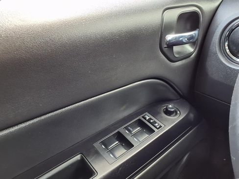 Used 2017 Jeep Patriot High Altitude FWD image 17