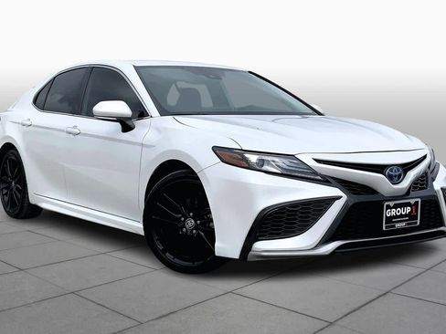 Used 2022 Toyota Camry XSE w/ Cold Weather Package image 3