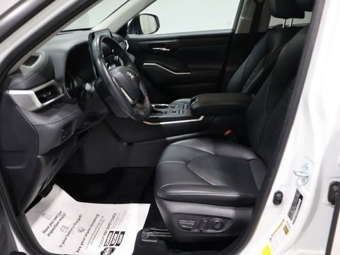 Certified 2022 Toyota Highlander XLE image 10