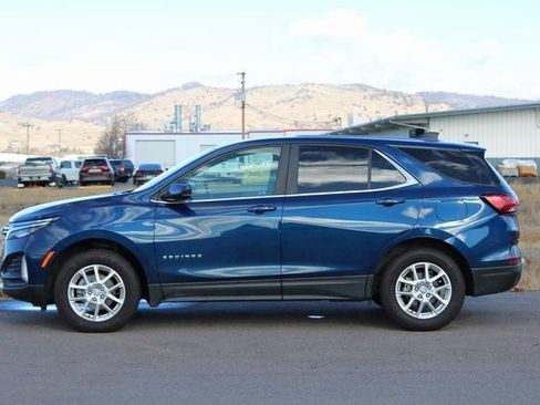 Used 2022 Chevrolet Equinox LT w/ Driver Convenience Package AWD/4WD image 3