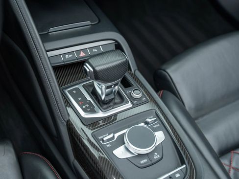 Used 2021 Audi R8 V10 w/ Premium Package RWD image 30