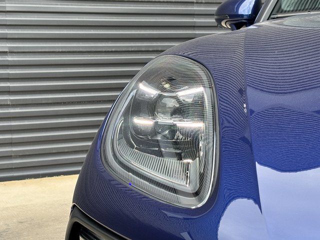 Certified 2026 Porsche Macan AWD/4WD image 12