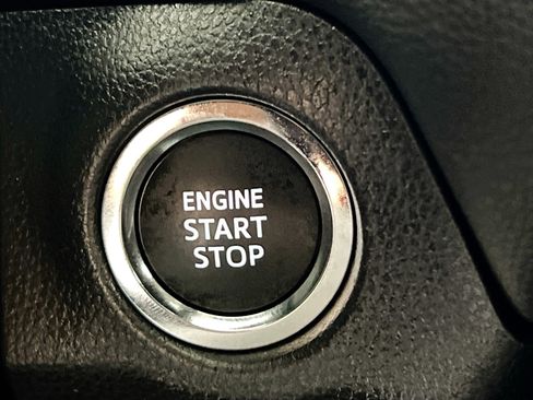 Used 2025 Toyota RAV4 XLE w/ Convenience Package FWD image 24