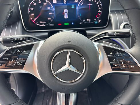 Used 2025 Mercedes-Benz GLC 350e 4MATIC image 16