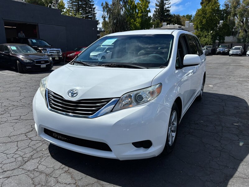 Used 2012 Toyota Sienna LE FWD image 11