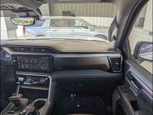 Used 2024 GMC Sierra 1500 Denali AWD/4WD image 4