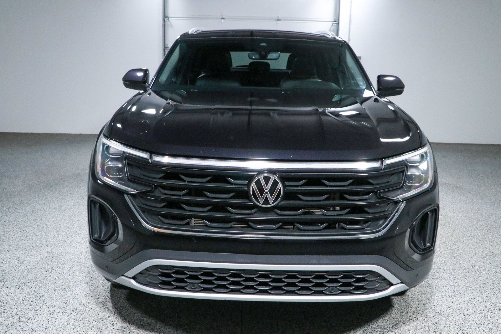 Used 2024 Volkswagen Atlas Cross Sport SE FWD image 4