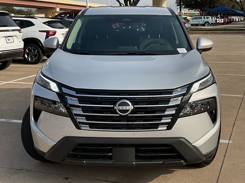 Used 2025 Nissan Rogue SV image 3