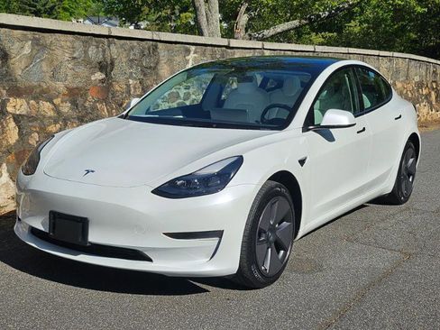 Used 2023 Tesla Model 3 Standard Range image 13