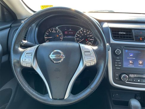 Used 2016 Nissan Altima 2.5 SV w/ Convenience Package image 16